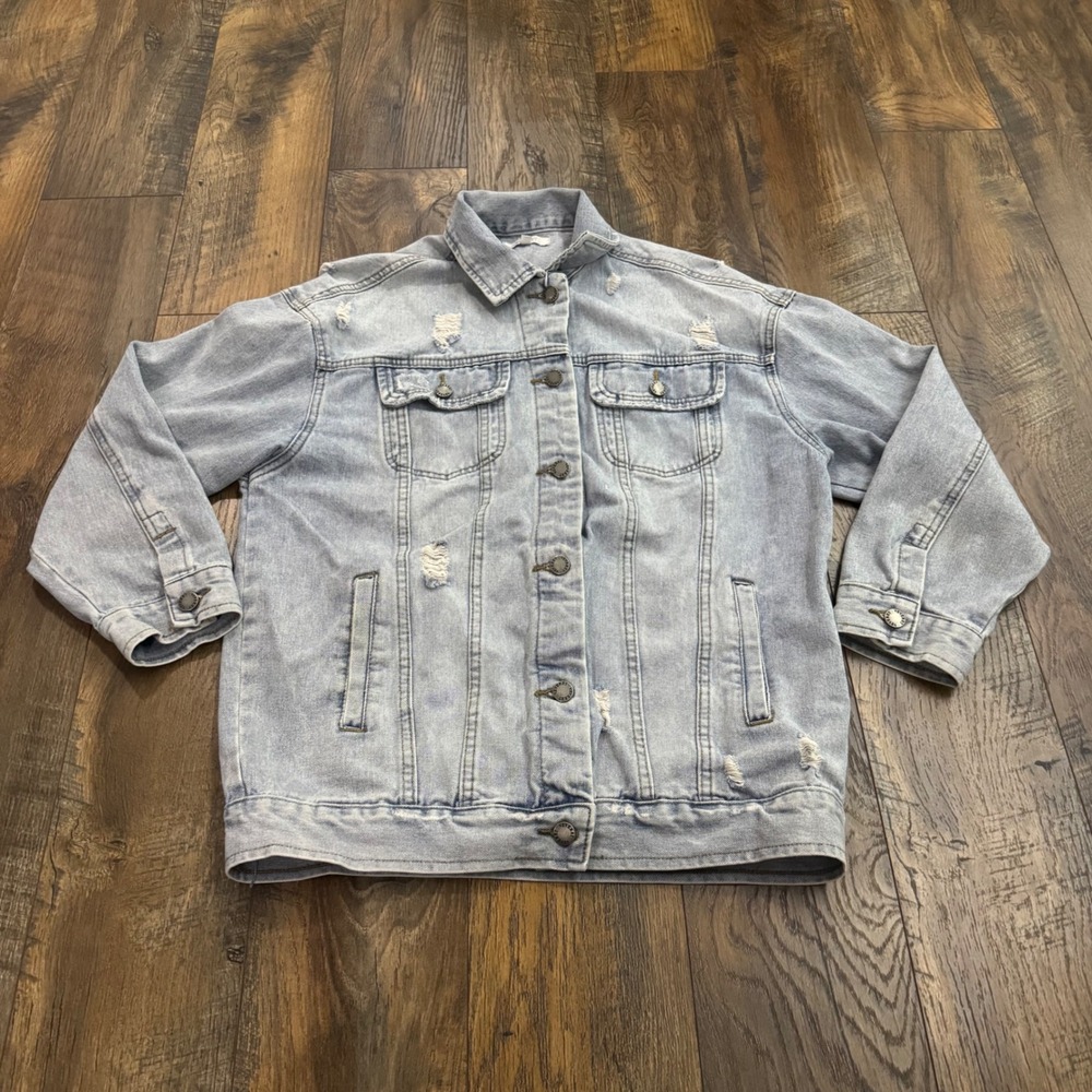 Veveret Distressed Denim Jacket Womens M Light Wash Ripped Oversized Trucker